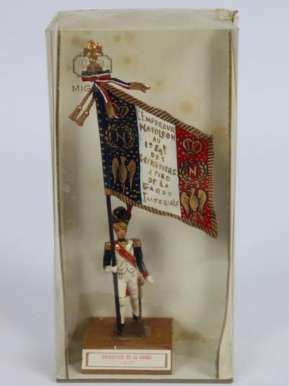 null CBG 1st Empire

3 showcase boxes with Flag of the Sailors of the Guard (1810),...