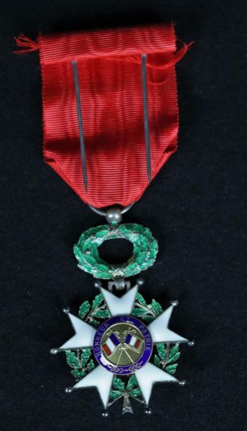 null Ordre de la Légion d'honneur :

Chevalier - IIIème République - En argent -...