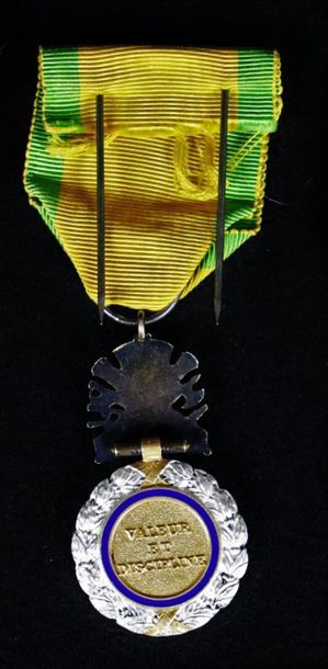 null Ensemble de sept décorations 1914-1918

Médaille militaire en argent, Poids...