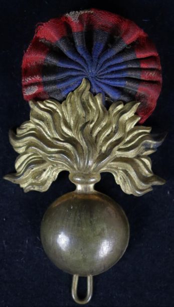 null Set of three decorations and a kepi attribute 1914-1918 :

A French interallied...