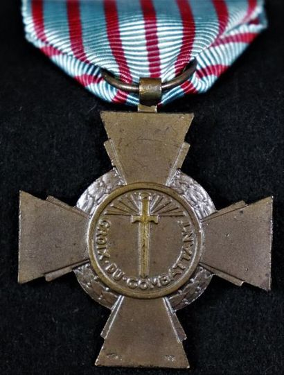null Ensemble de trois décorations :

Guerre de 1870-1871, Croix du Combattant et...