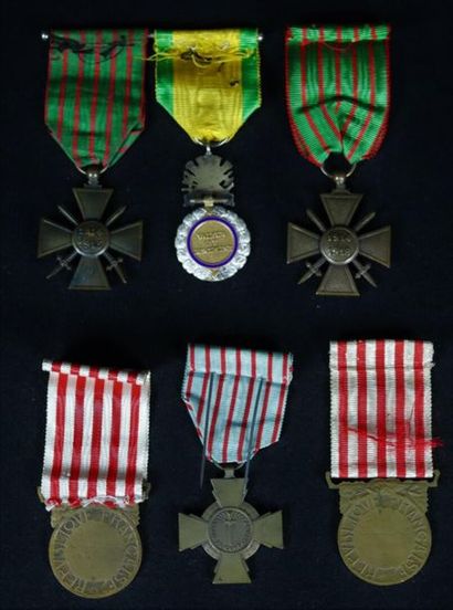 null Lot de six décorations et deux rubans :

Croix du combattant volontaire

Croix...