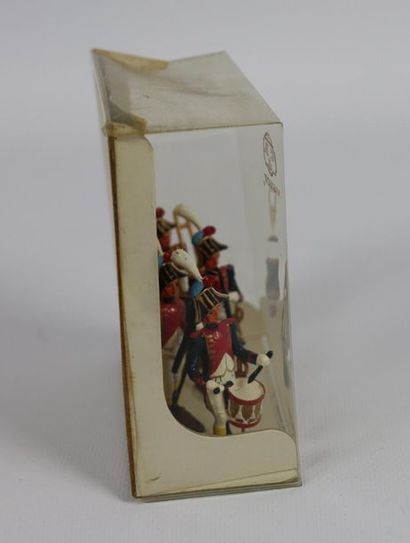 null CBG 1st Empire

3 showcase boxes with the music of the 1st Regiment of the Guard...