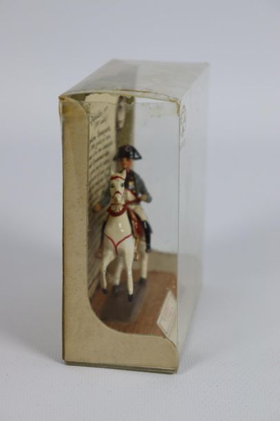 null CBG 1st Empire

2 showcase boxes with Napoleon 1st on horseback (1769-1821)...