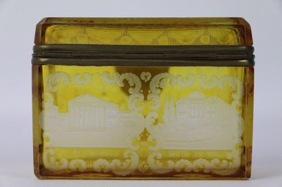 null BOHEME

Engraved yellow crystal box with decoration of named monuments.

Napoleon...