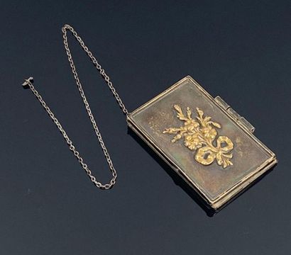 null Silver ball book, decorated with a vermeil knotted bouquet.

L_7,4 cm l_5,2...