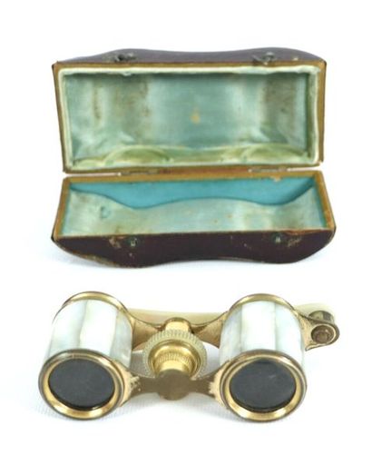 Pair of theatre binoculars in brass and mother-of-pearl,...