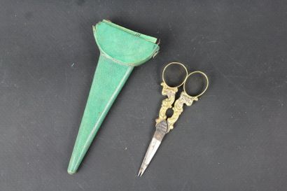 null Box in stingray containing a pair of gold scissors.

Gross weight: 7.74 grams,...