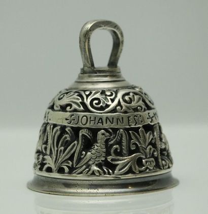 null Clochette de style néogothique en bronze argenté.

Fin du XIXème siècle.

H_7,5...