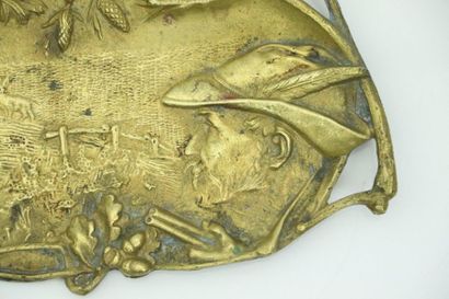 null Ernest Louis ADNIN (1881-1957).

Vide-poches en bronze à décor d'un papillon...