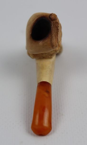 null Two meerschaum pipes.

One carved from a hawk's claw in its original case.

L_15...
