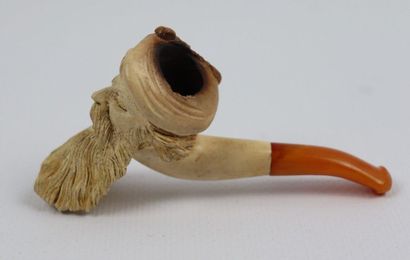 null Two meerschaum pipes.

One carved from a hawk's claw in its original case.

L_15...