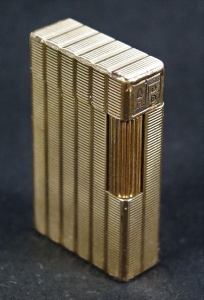 null Lighter DUPONT.

Gold-plated, monogrammed AB, Punch.

In working order. Supplied...