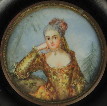 null French school.

Courtesan.

Miniature on circular ivory.

D_6,5 cm