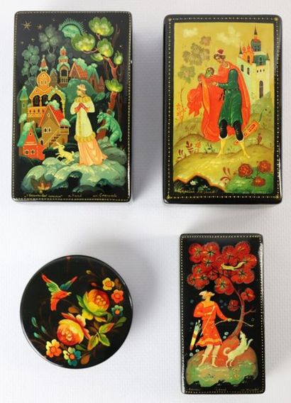 null Four signed Russian lacquer boxes.

L_6.5 cm to 10 cm and D_6.2 cm.