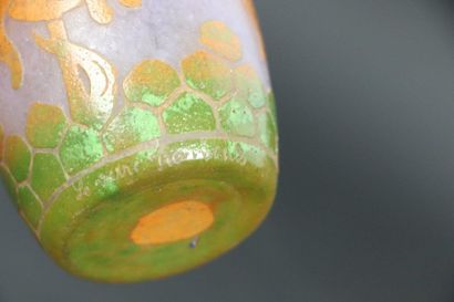 null CHARDER, THE FRENCH GLASS.

Acid-etched multilayer glass vase with floral decoration.

Art...