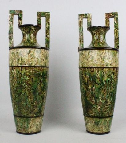null PICHON à UZES.

Paire de vases à anses à la grecque en terre mêlée.

Marques...