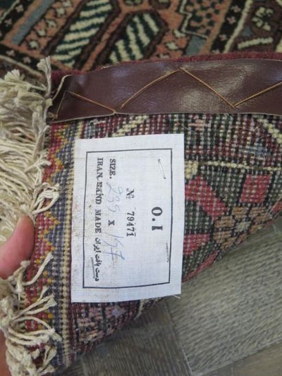 null IRAN, Djahad.

Tapis en laine à décor de jardin.

L_235 cm l_157 cm