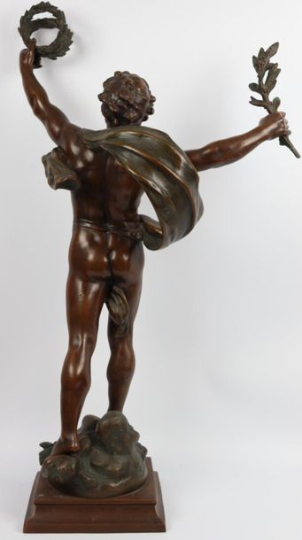 null Louis MOREAU (1883-1952).

Le triomphe.

Statue en régule à patine bronze. 

H_75...