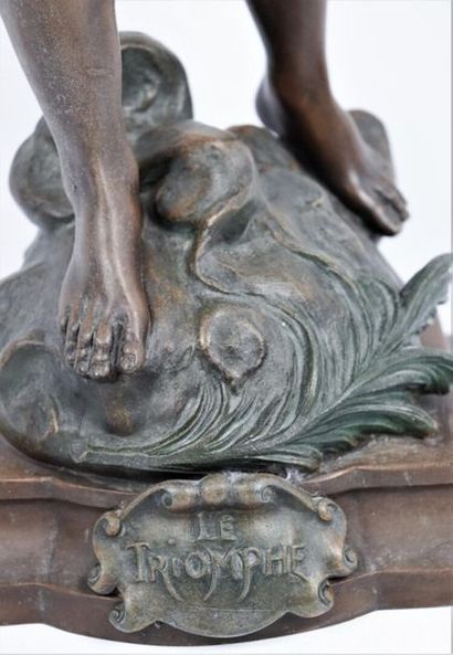null Louis MOREAU (1883-1952).

Le triomphe.

Statue en régule à patine bronze. 

H_75...