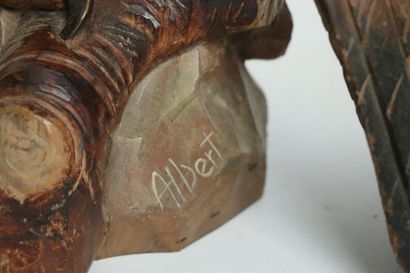 null Aigle en bois sculpté, signé Albert.

H_52 cm L_37 cm P_21cm