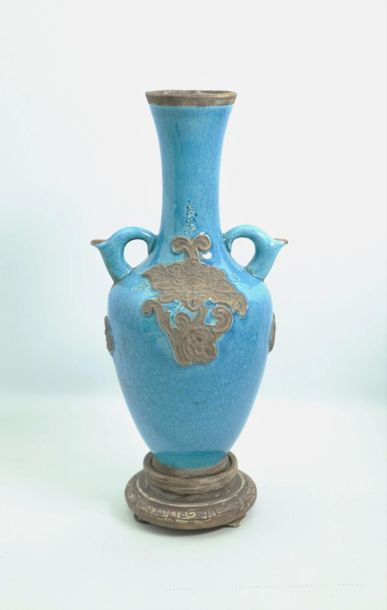 null CHINE, Nankin.

Vase à anses en grès partiellement émaillé turquoise.

Vers...