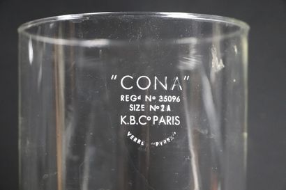 null CONA, n°2A.

Cafetière en verre et métal, dans sa boite d'origine.

H_13.5 cm...