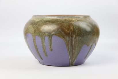 null Léon POINTU (1879-1942).

Vase pansu en grès à coulures marron sur fond bleu.

H_11...