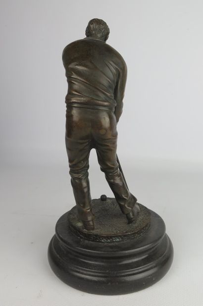 null Sculpture en bronze figurant un golfeur.

Bronze à patine brune.

H_21.5 cm...
