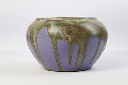 null Léon POINTU (1879-1942).

Vase pansu en grès à coulures marron sur fond bleu.

H_11...
