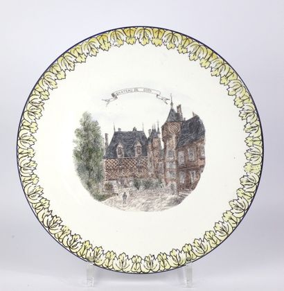 null GIEN.

Assiette sur talon à décor du château de Gien.

D_25,5 cm