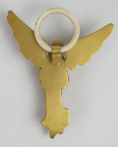 null Ange de berceau en bronze doré, l'anneau en ivoire.

Fin du XIXème siècle.

H_12...