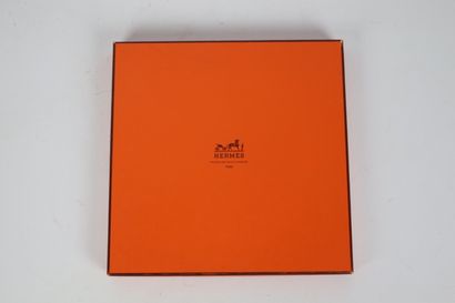 null HERMES, Paris.

Six boites en carton orange griffé