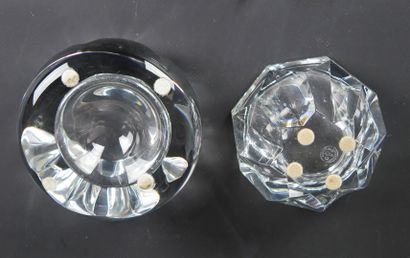null BACCARAT.

Deux cendriers en cristal taillé, avec leurs pilons.

L_10 cm & 12,5...