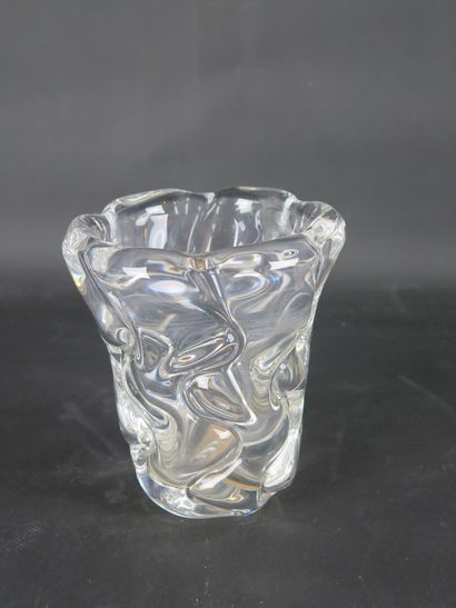 null DAUM Nancy France.

Vase en cristal de forme libre.

H_15 cm