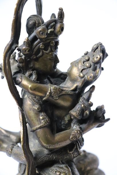 null INDE.

Groupe en bronze figurant un couple entrelacé.

H_16,8 cm