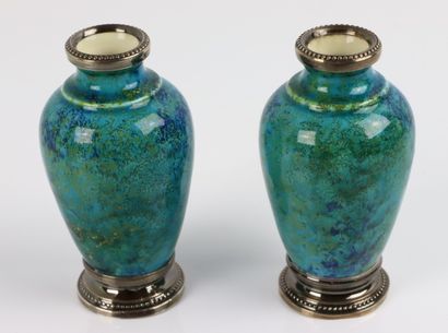 null Paul MILET à Sèvres.

Paire de vases en faïence à décor nuancé bleu-vert, les...