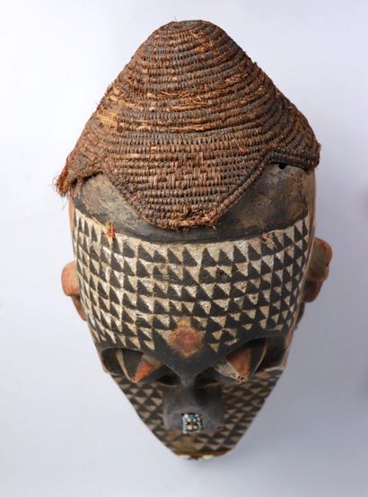 null KUBA, République Démocratique du Congo.

Masque heaume en bois sculpté et peint...