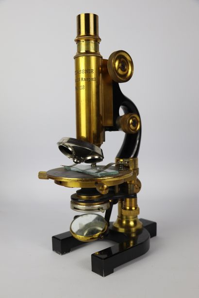 null MEDECINE - PHARMACIE.

Microscope de la maison M. STIASSNIE à Paris.

H_28,5...