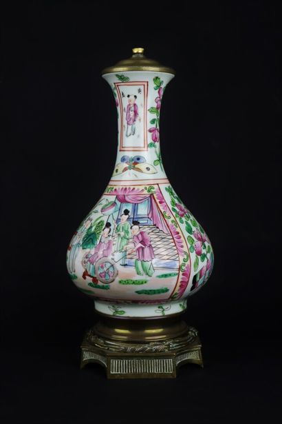 null BAYEUX.

Vase en porcelaine polychrome dans le style des porcelaines de Canton.

Monture...