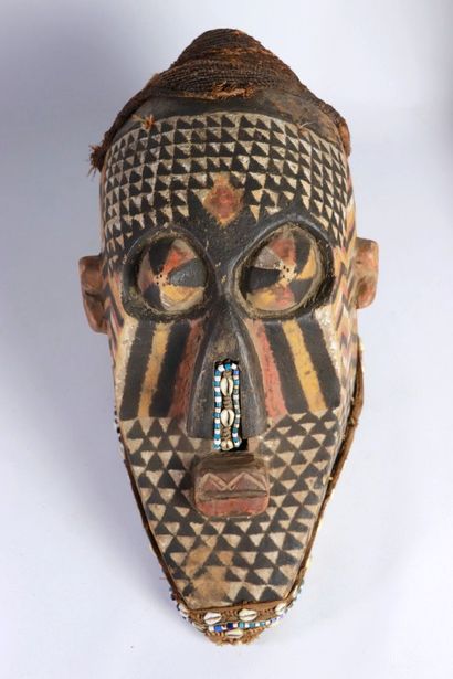 null KUBA, République Démocratique du Congo.

Masque heaume en bois sculpté et peint...