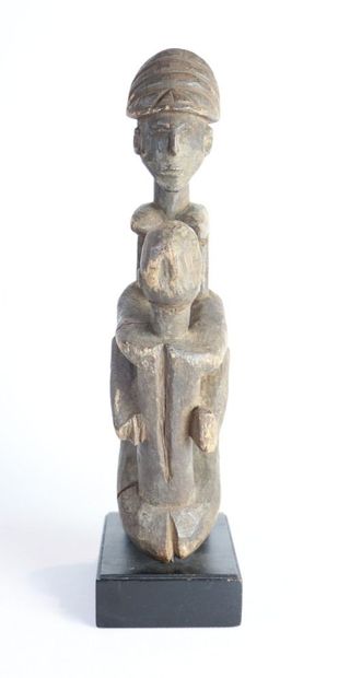 null LOBI, Burkina Faso.

Statue "bêtise" en bois sculpté.

Circa 1950.

H_28.5 cm

Base...