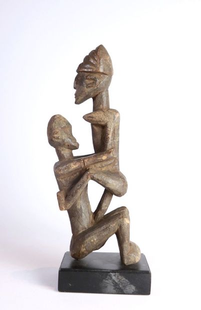 null LOBI, Burkina Faso.

Statue "bêtise" en bois sculpté.

Circa 1950.

H_28.5 cm

Base...