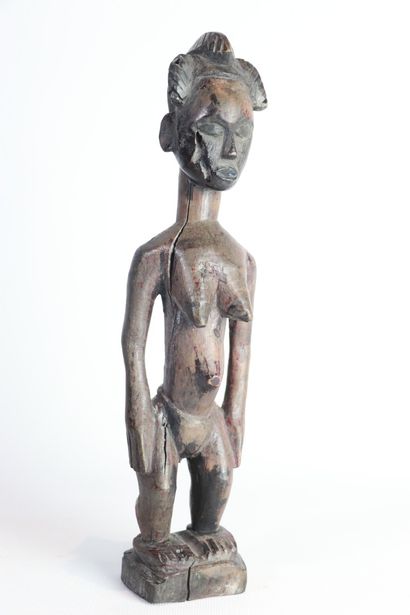 null GOURO, Côte d'Ivoire.

Statuette féminine à patine noire couverte de peinture...