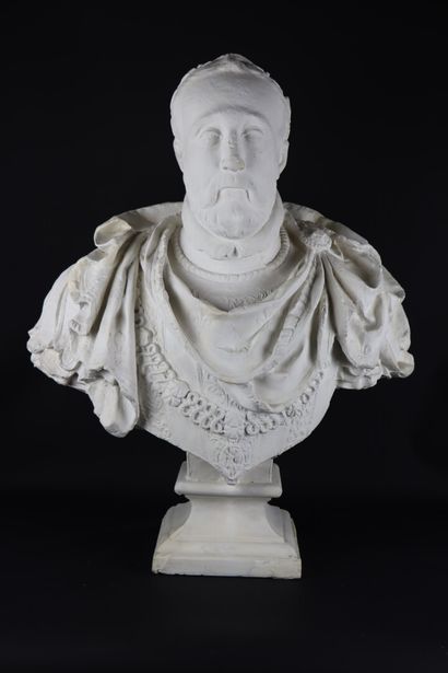 null Buste d'Henri IV.

Sculpture en plâtre.

H_73 cm L_62 cm P_30 cm.

Eclats r...