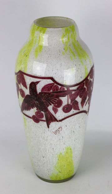 null LEGRAS.

Important vase en verre marmoréen partiellement dégagé à l'acide figurant...