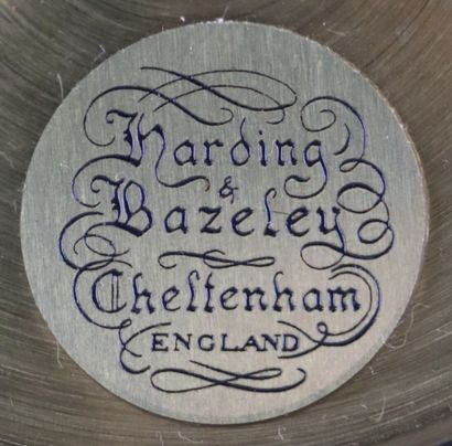 null Harding & Bazeley, Cheltonham

Pendule à boules, le mouvement animé à partir...