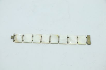 null PERSE.

Bracelet articulé à plaquettes de nacre peintes en miniature. 

H_3...