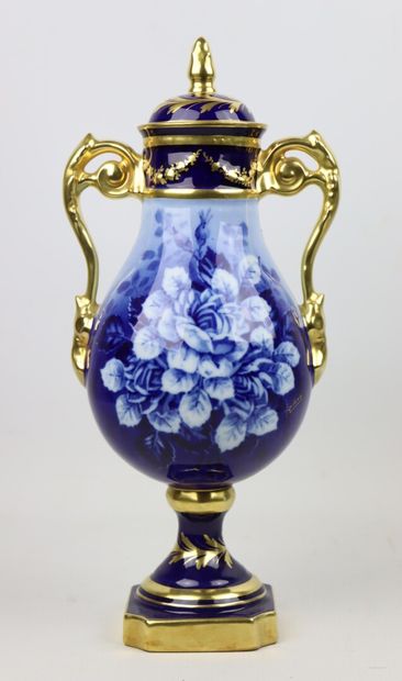 null KAISER Porcelan & LIMOGES, créations Ribes.

Vase et vase couvert en porcelaine.

H_20...