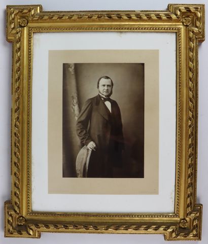null Alexandre Menut ALOPHE (1812-1883).

Portrait d'homme en pied.

Photographie...